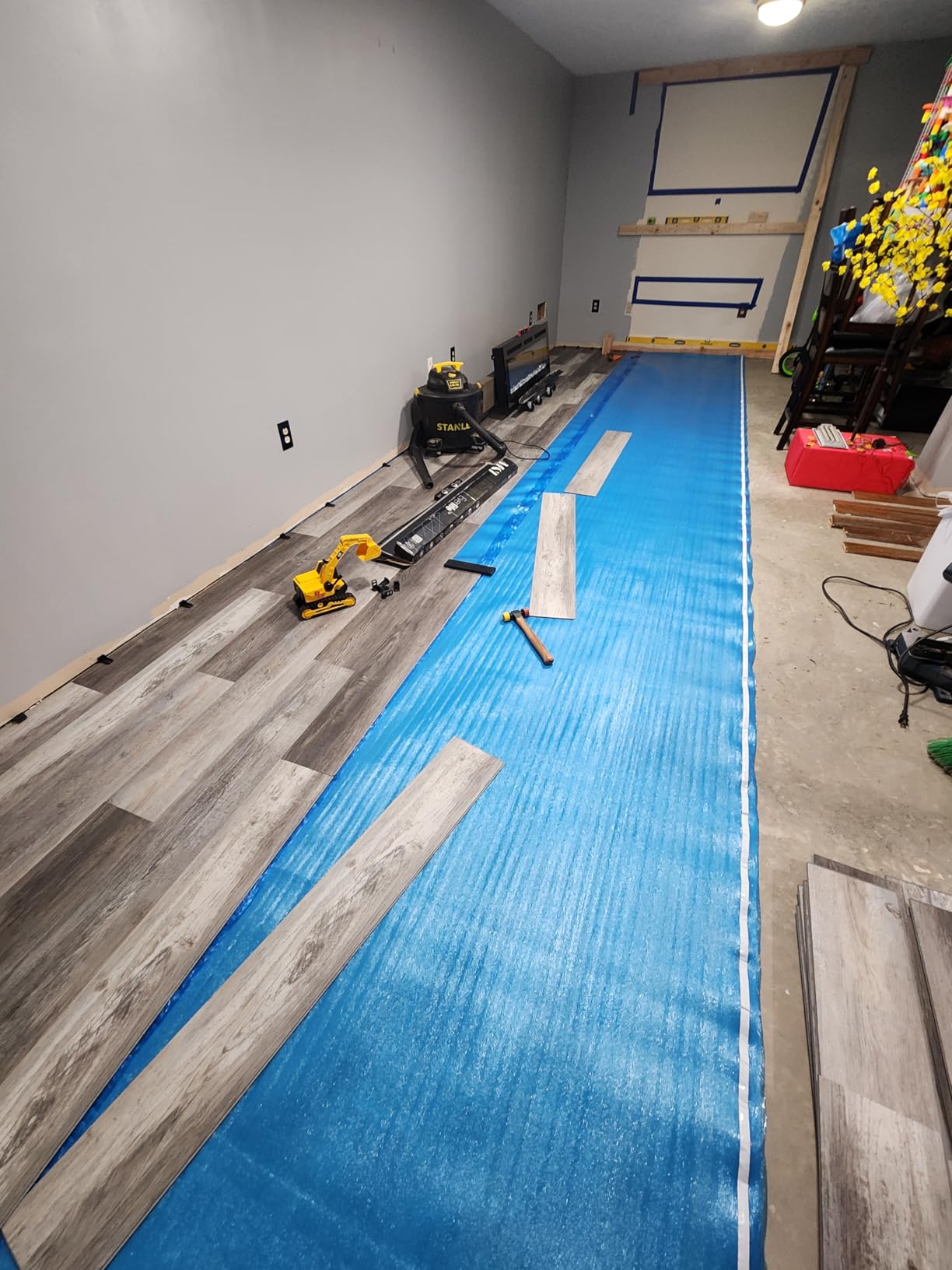VEVOR Floor Underlayment 300 sq. ft, 3-in-1 2 mm Thick Flooring Padding with Tape & Vapor Barrier, Heavy Duty EPE Foam Soundproofing & Noise Reduction, for Laminate Wood (3 Rolls x 100 sq. ft) customer photo 2