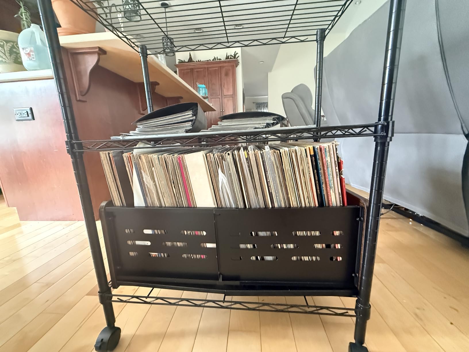 RUILALIFE 2-Tier Vinyl Record Storage Holder With Dividers, Metal Album storage for vinyl records display Shelf, Vintage 160-200 LP Storage Shelf Stand customer photo 2