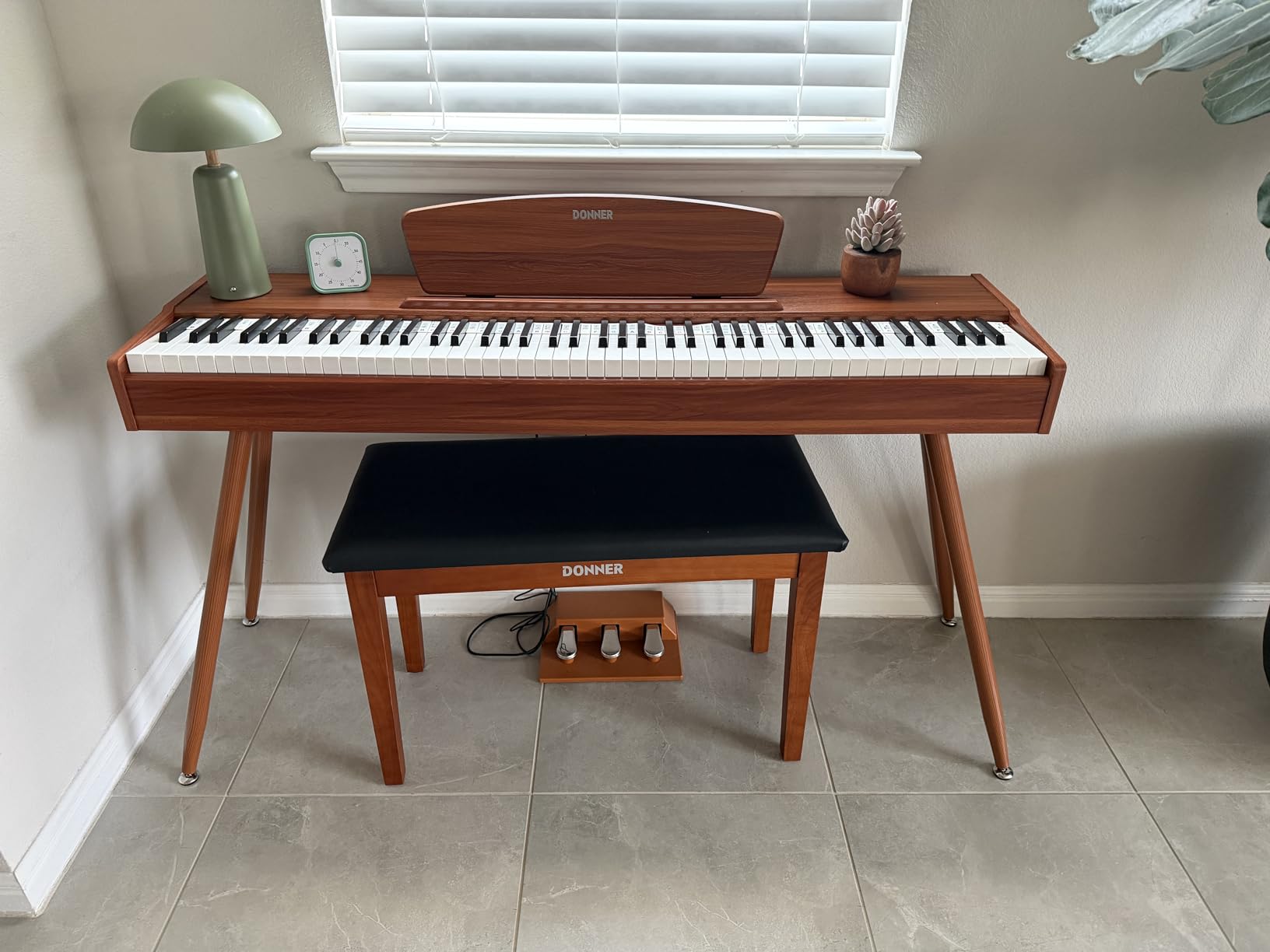 Donner Duet Piano Bench with Storage, Solid Wooden Keyboard Bench Piano Bookcase Stool Chair Seat with High-Density Sponges Padded Cushion, Wood Finish Color customer photo 2