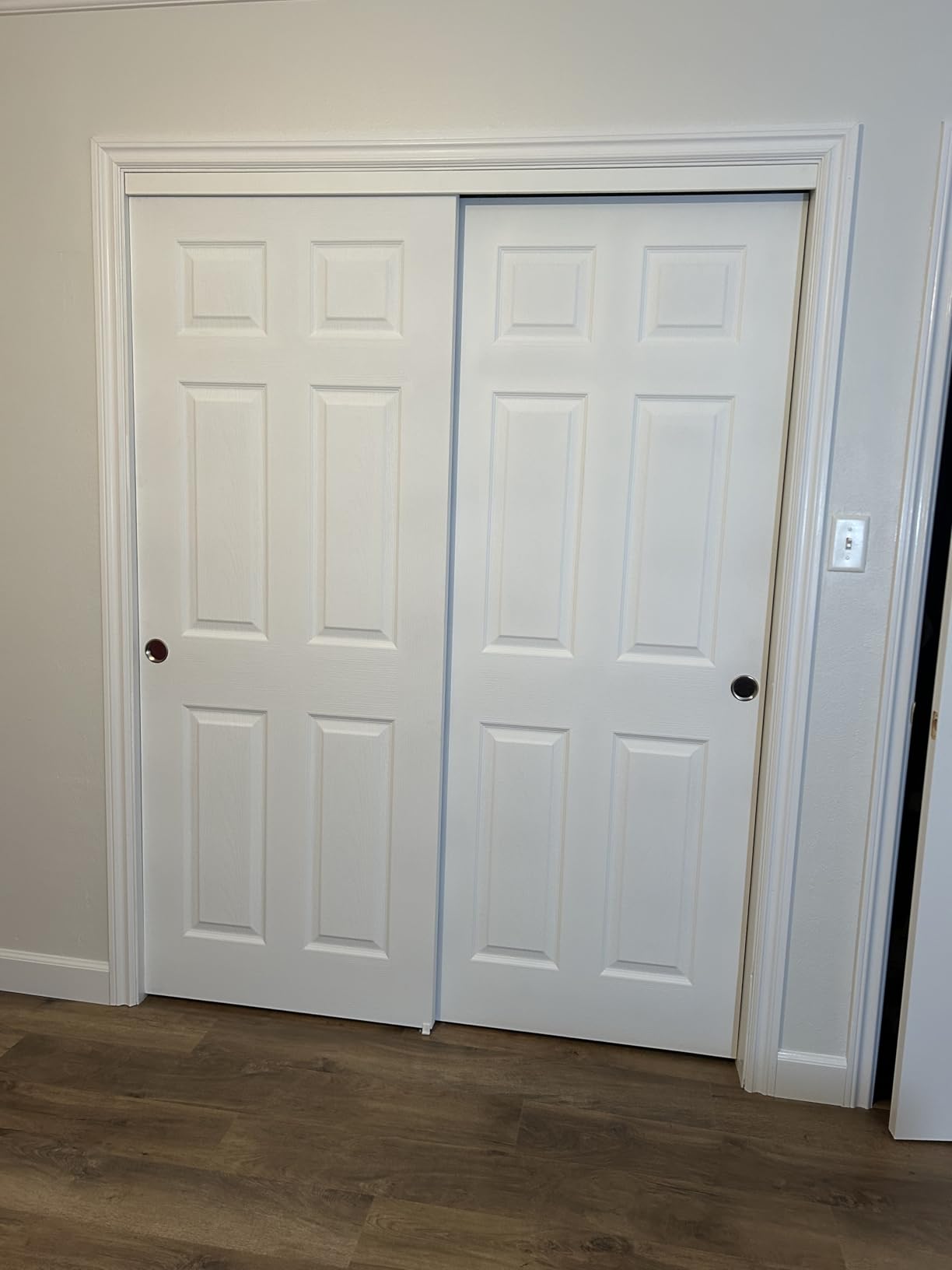 BARNSMITH 48x80 in Raised Textured 6-Panel Bypass Hollow core White Primed Sliding Closet Door with Track Hardware Kits, 2 Round Satin Nickel Flush Pull and White Primed Track Fascia customer photo 1