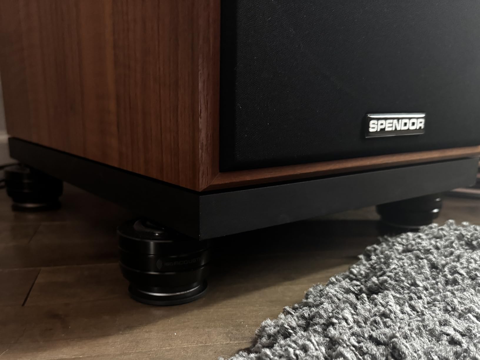 IsoAcoustics Gaia I Neo in Black - Isolation feet for Speakers & subwoofers 220 lbs (100kg) or Less. (Set of 4) customer photo 1