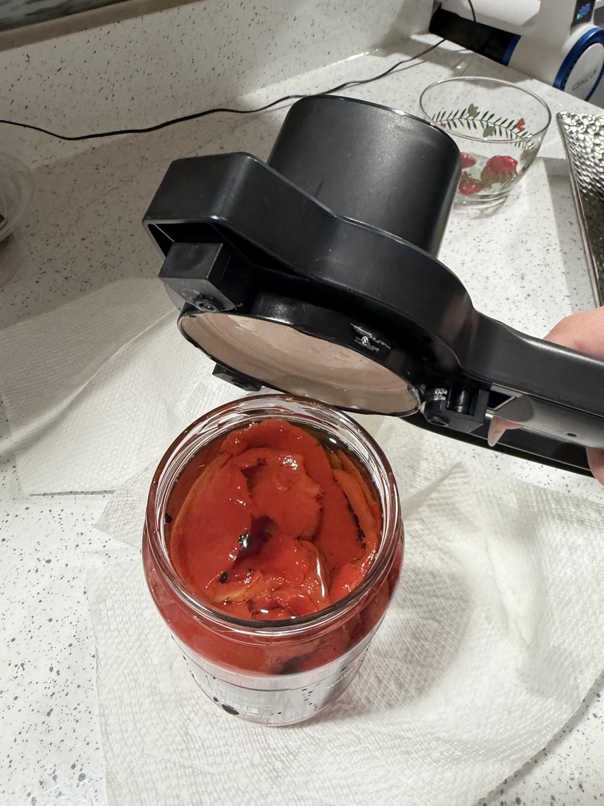 AMOSA Electric Jar Opener with Gripper Pad, Auto-Tighten & Manual Twist | 2-in-1 Rechargeable Jar Lid Opener & Bottle Opener for Seniors, Arthritis Sufferers, Weak Hands customer photo 2
