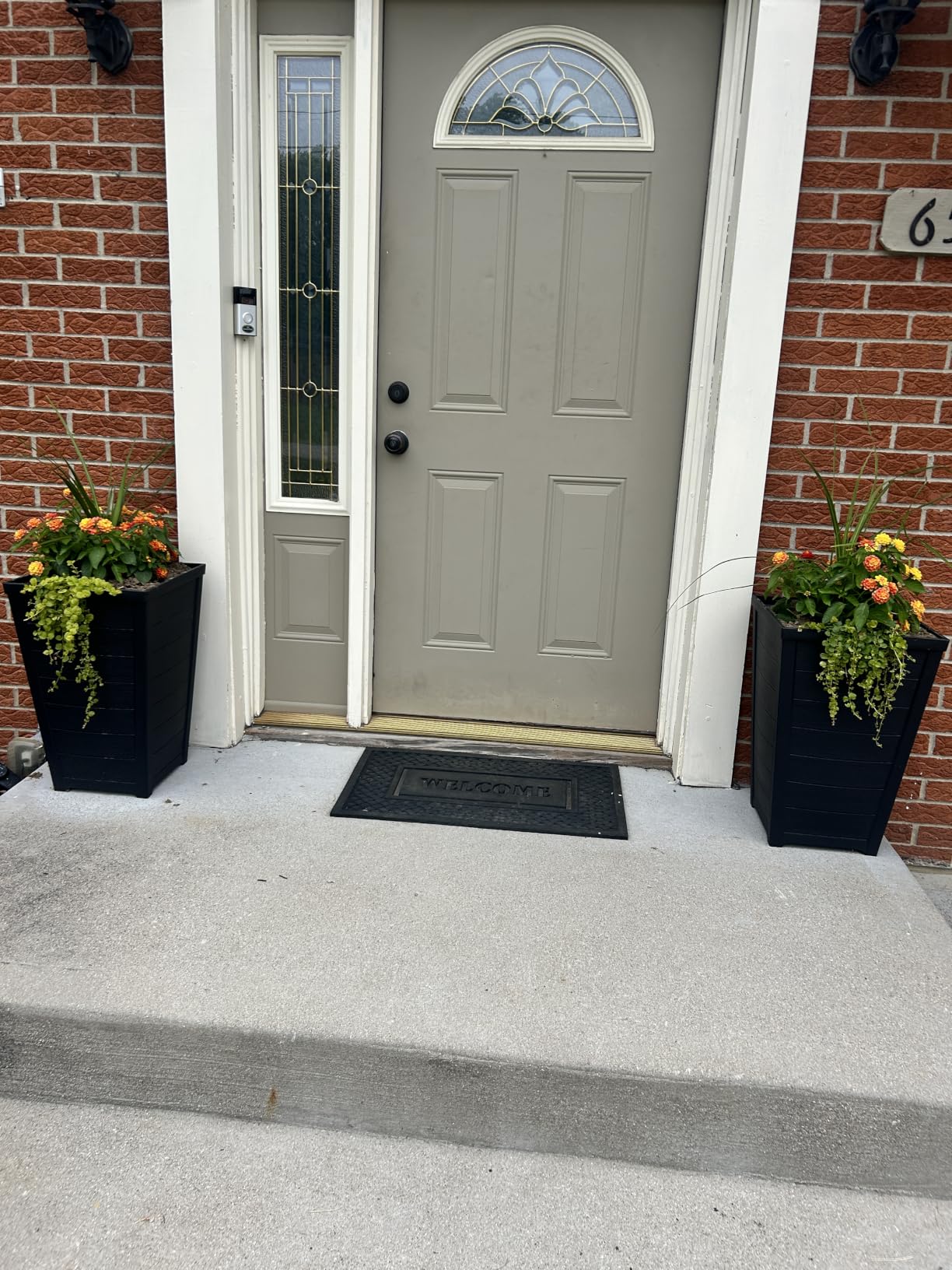 Keter Stone Tapered Planter Set of 2, Tall 26.4-Inch Resin Outdoor Flower Pots with Stone-Look Finish and 12.2-Gallon Capacity, Graphite customer photo 2
